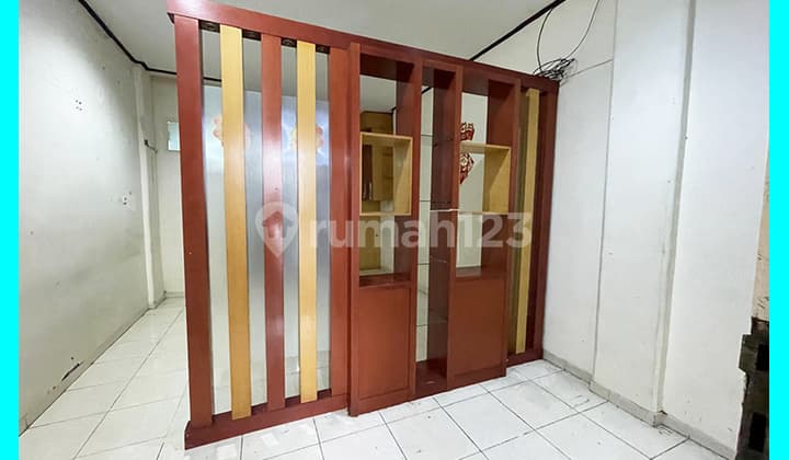 Chandra 4x15m House in the Police Housing Complex