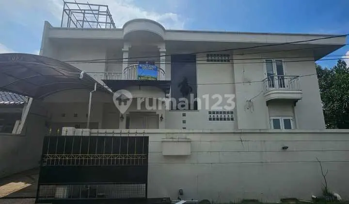 Rumah di Villa Melati Mas Bangunan 2,5 Lantai Bebas Banjir