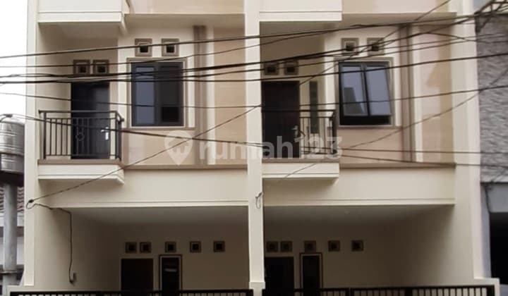 Rumah Bagus 3 Lantai.di Tanjung Duren Dekat Taman Anggrek Central Park