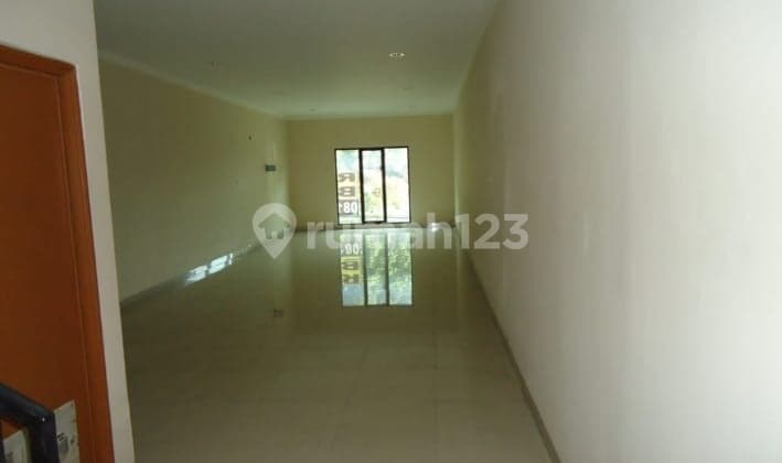 Ruko Jln Pos Pengumben Raya, Kebon Jeruk, Jakarta Barat