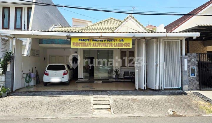 Rumah di Pucang Anom Timur Surabaya Timur, 2 Lantai, Row Jalan depan lebar, Cocok untuk usaha/Kantor/Klinik..!!!