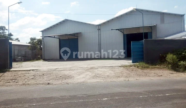 Warehouse on Jl. Raya Kertosono, Kertosono Village, Sidayu Subdistrict - Gresik, with a very strategic location, accessible for truck (Tronton) passage. Warehouse on Jl. Raya Kertosono, Kertosono Village, Sidayu Subdistrict - Gresik, with a very strategic location, accessible for truck (Tronton) passage.