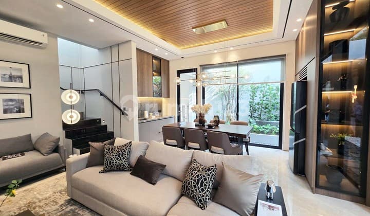 New Luxury Brand New House in Citraland Cluster Crystal Golf West Surabaya, 2 Floors, Minimalist, Ready to Live In, New Location Close to the Golf Course and Lake.