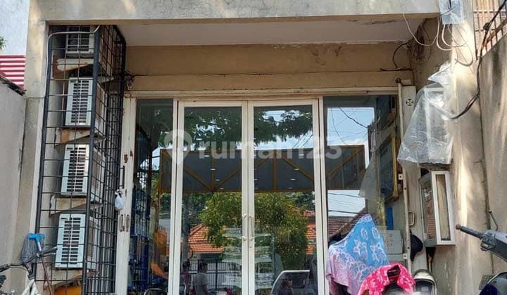 Ruko di Kutai Surabaya Pusat, 2 Lantai, Lokasi Strategis, Siap Pakai - HS -