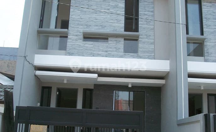 Rumah Baru Gress di Klampis Semolo Timur Surabaya Timur, Minimalis, 2 Lantai, SHM, Ready 1 unit aja... Buruan !!!! - EA -
