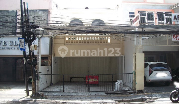 Rumah di Raya Mulyosari Surabaya Timur, 2 Lantai, Bagus + Terawat, Min Sewa 2 Tahun !!! - Jk -