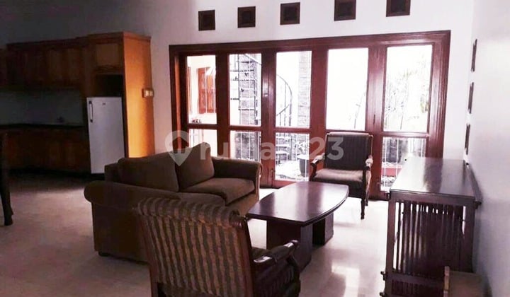 Rumah di Margorejo Floraya Surabaya Selatan, Full Furnished, Lingkungan Elite, Row Jalan Depan Lebar, bisa untuk Rumah Tinggal/Kantor, Siap Huni - Ts -