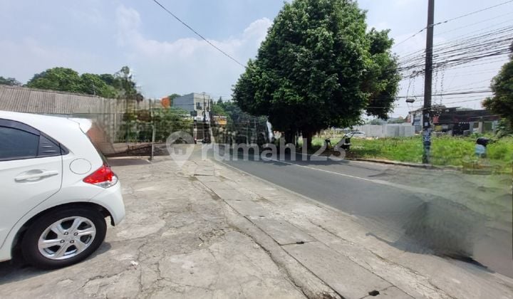 House/Plot with Extensive Land, Suitable for Showroom/Office/Restaurant Business, Swimming Pool Available in BSD Serua, Pondok Benda, Tangsel.