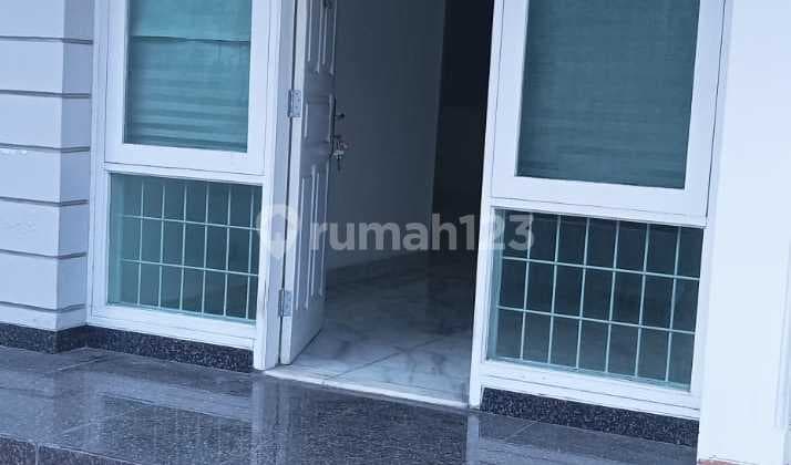 Dijual Rumah di Taman Kebon Jeruk Intercon, Jakarta Barat