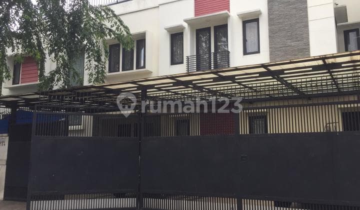 TURUN HARGA jual Rumah kantor gudang Hoek parkir luas di Duri Kepa Jakarta Barat siap huni