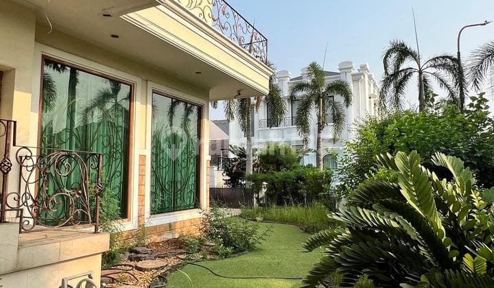 FOR SALE LUXURY HOOK HOUSE South West Facing IN PURI INDAH WEST JAKARTA