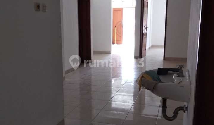 Dijual TURUN HARGA Rumah Nyaman 1,5 lantai hadap selatan di Taman Alfa Indah Jakarta Barat!