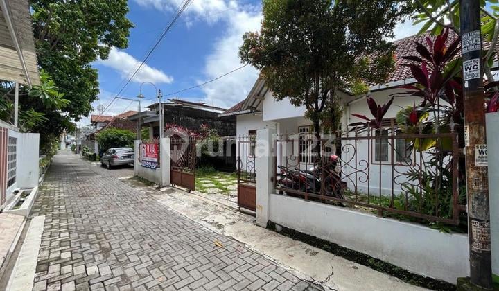 Rumah dengan Tanah super Luas Jakal Km 10