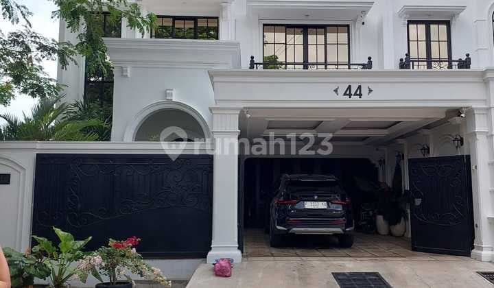 Mediterranean Tropical Luxury House Banyuraden