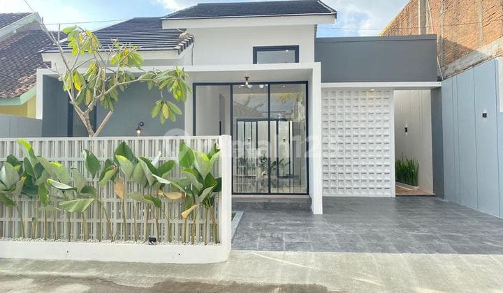 Classic modern new house on Godean Street km 7.5