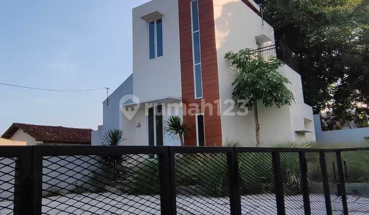 RUMAH BARU PASEKAN 2 LANTAI SIAP HUNI