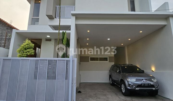 Mewah baru desain Modern dekat Jogjabay