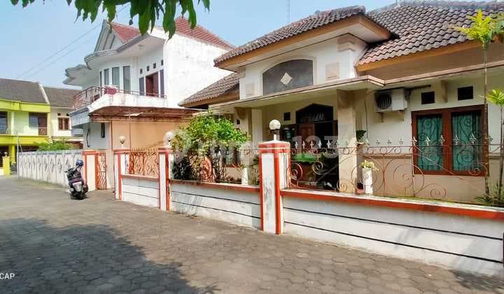 Rumah Besar dalam perum Minomartani, Condongcatur