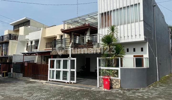 Rumah dengan privat pool Jalan Palagan