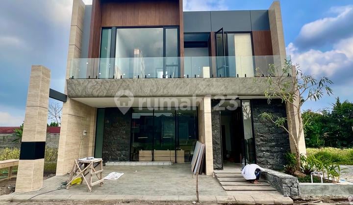 Rumah Modern dalam Perumahan Palagan km 7