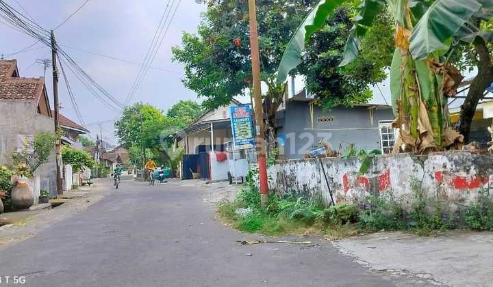 Tanah Pekarangan dekat jalan damai dan Jakal