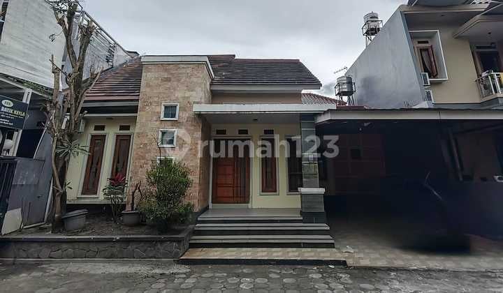 Rumah Condongcatur dalam perumahan dekat pamela