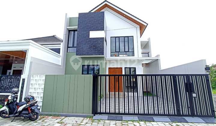 RUMAH SCANDINAVIAN TROPIS DEKAT KE KAMPUS UII