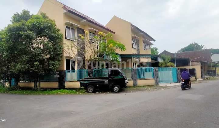 Rumah Mangku Jalan Utama utara Ambarukmo Plasa