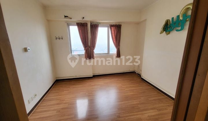 Disewakan Apartemen Maple Park 3 Kamar Tidur Semi Furnished