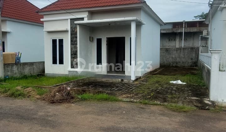 Rumah Tunggal Tipe 45 Lokasi Jalan Ujung Pandang 2 Kota Pontianak