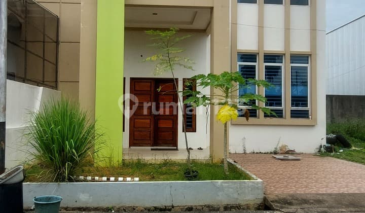 Rumah Sewa 2 Lantai Posisi Hook Kota Pontianak