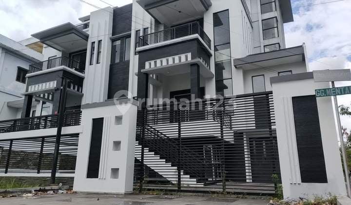 Rumah Sewa Basement Luas Parkiran Kendaraan