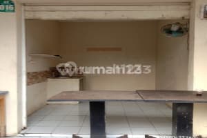 Kios strategis di Pasar Modernland Hadap Jalan Raya