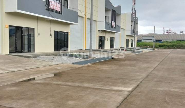 For Rent Brand New Warehouse, Kapuk Kamal, Size 330m², Includes Office.