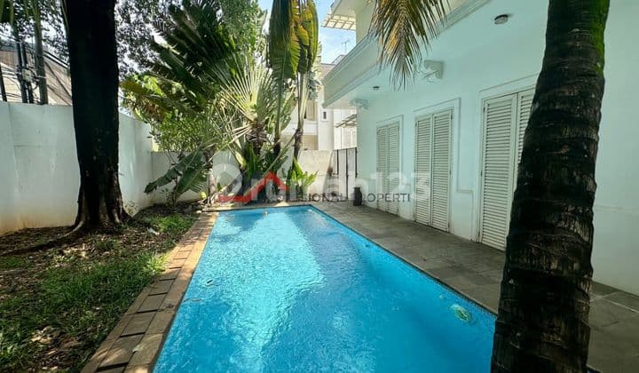 Rumah Siap huni dalam Town House Private Swimming Pool di Kemang Jakarta Selatan