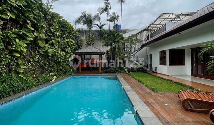 Rumah Siap Huni Bernuansa Tropis Area Kemang, Jakarta Selatan