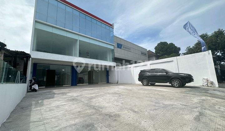 Brand New 2 Joined Shophouses, Suitable for Showroom