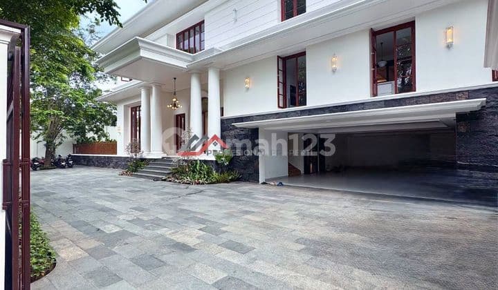 Kemang Brand New Luxury House Fully Furnished & Private Lift