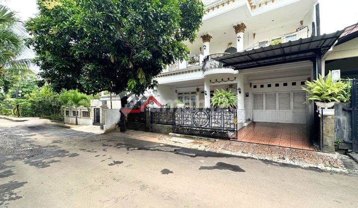Rumah Mewah dan Kokoh di Dalam Komplek Area Pejaten Barat, Jakarta Selatan