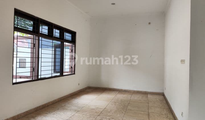 BISA BUAT KANTOR-PARKIR LUAS -HARGA SEWA 250 JUTA PER TAHUN.