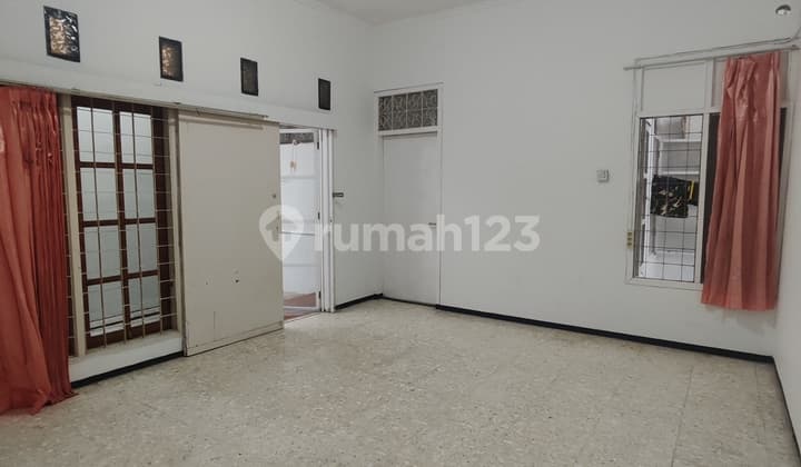 Dekat Mrt- bisa Buat Kantor - Harga Sewa 175 Juta. Per Tahun. Nego.