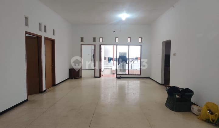 Komplek-Bisa Buat Kantor-Dekat MRT - Harga Sewa 175 Juta Per Tahun. Nego -