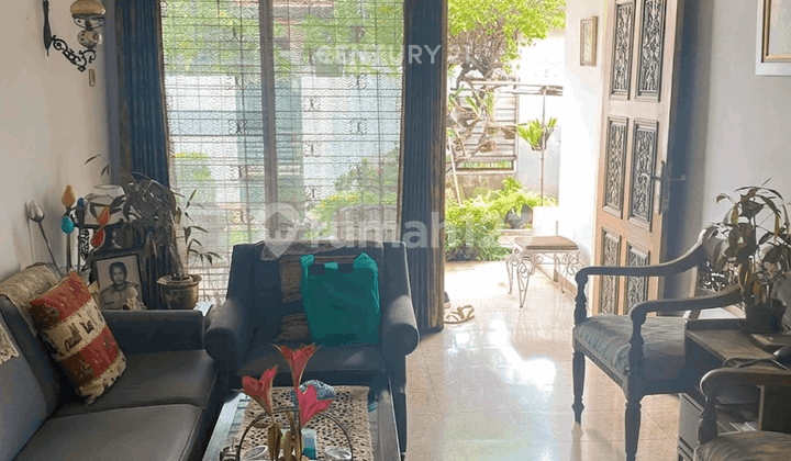 Rumah Luas Posisi Hook di Jaksel Af 18108