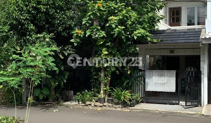 Rumah Dijual Cepat Area Strategis Depan Taman dan Dekat Stan Bintaro