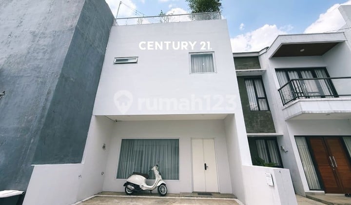 Rumah Cantik 3 Lantai di Ciputat Td 18117