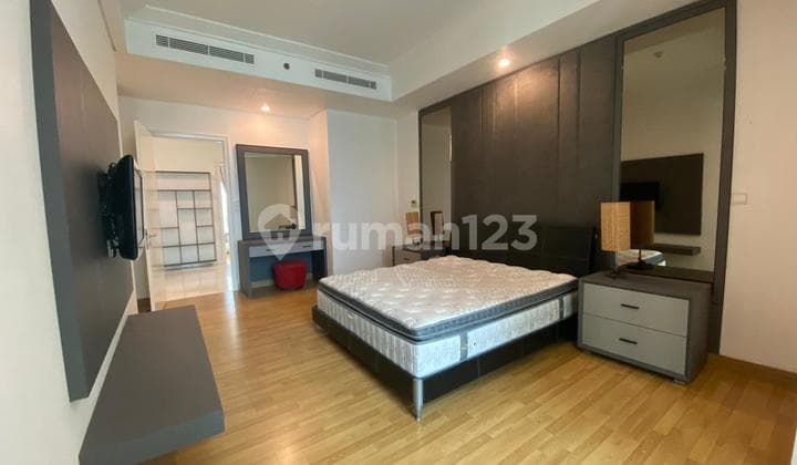 Apartement The Peak Sudirman 3 BR Furnished Bagus