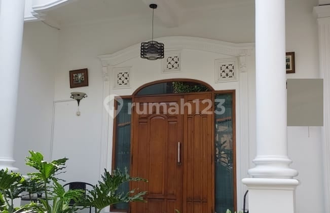Rumah Furnish di Tomang Jakarta Barat Lokasi Sangat Strategis