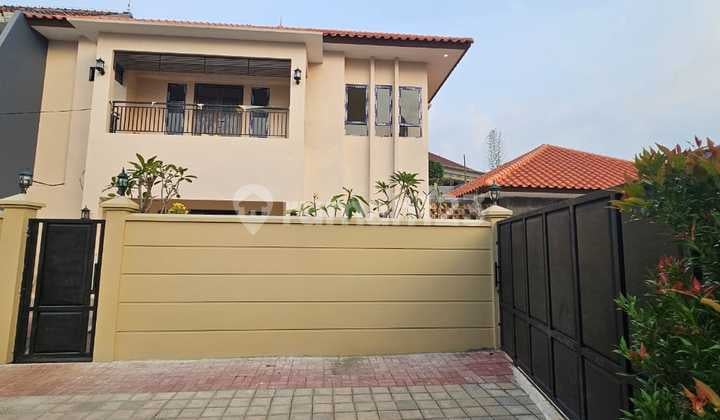 Nice House Renovated in Gandaria Radio Dalam, Kebayoran Baru, Great Location.