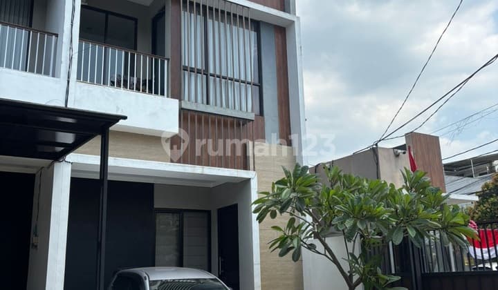Rumah Cluster Bintaro Serua The Patio Dekat Stasiun Siap Huni
