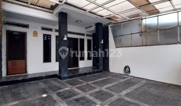 Rumah dijual di Radio Dalam Kebayoran Baru Semi Furnish Lokasi Ok